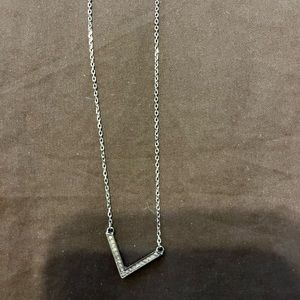 Michael Kors v necklace, silver, shiny